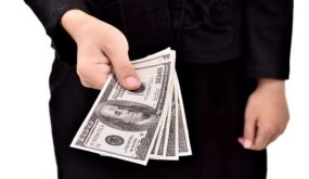 تفسير حلم إعطاء النقود الورقية للمتوفى