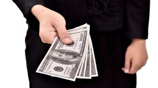 تفسير حلم إعطاء النقود الورقية للمتوفى