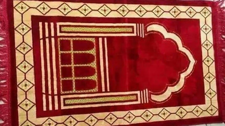 تفسير رؤية سجادة الصلاة في المنام