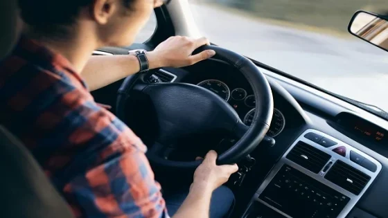 تفسير حلم قيادة السيارة في المنام بالتفاصيل