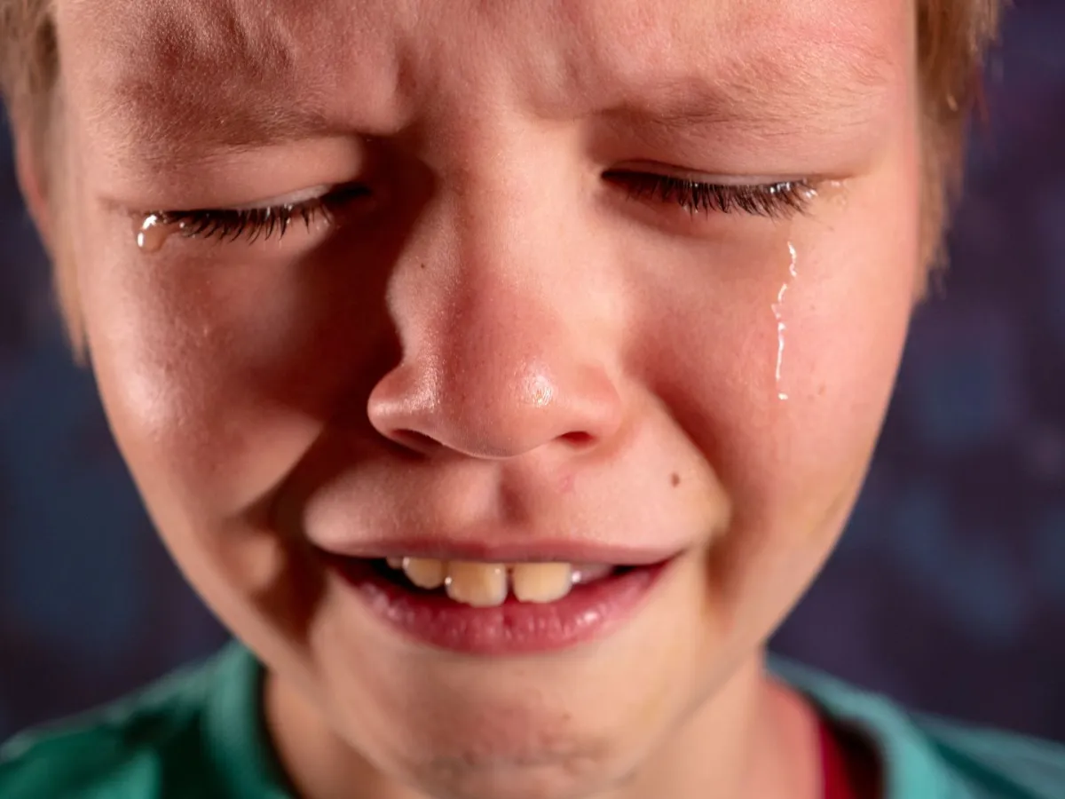 ما هو سبب سلس البول عند المراهق؟