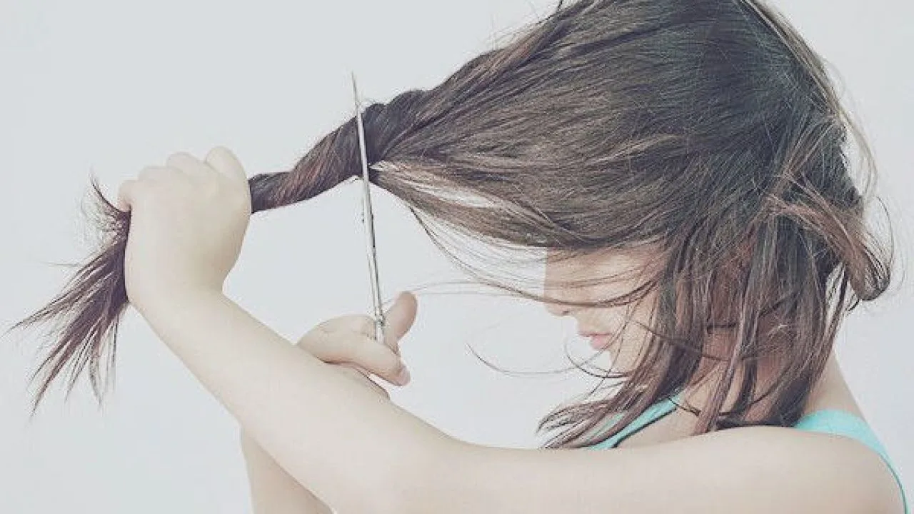 قص الشعر في المنام للعزباء قص الشعر في المنام