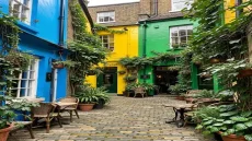 المعالم الخفية في لندن التي لا يزورها معظم السياح magnific neals yard in london vibr J9FtX8xOq4 1