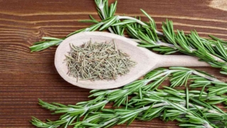 فوائد إكليل الجبل