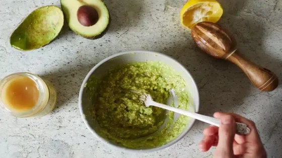 قناع الأفوكادو لتقوية و تنعيم الشعر