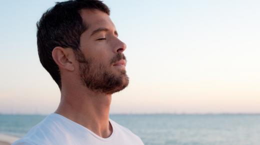 لماذا يقلل التنفس العميق من شدة التوتر؟
