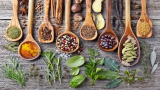 أعشاب تساعد على الحمل وتنشيط المبايض