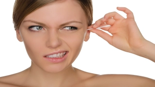 طريقة تنظيف الأذن
