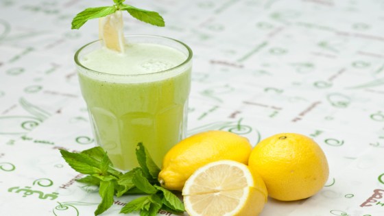 شراب زهرة الربيع مع الليمون