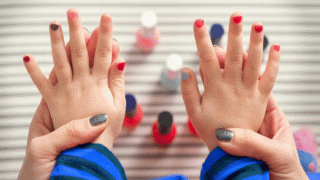 طلاء الاظافر للاطفال