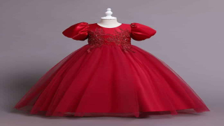 تفسير حلم لبس فستان احمر في المنام