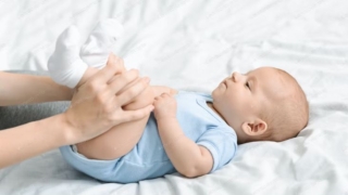 إمساك الرضيع