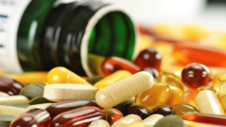 تأثير تناول الفيتامينات على نمو الشعر