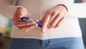 ما هي أعراض انخفاض سكر الدم؟