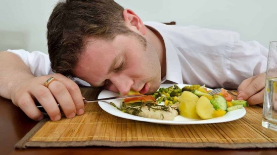 النعاس بعد تناول الغداء