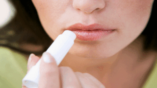 تقشير الشفاه