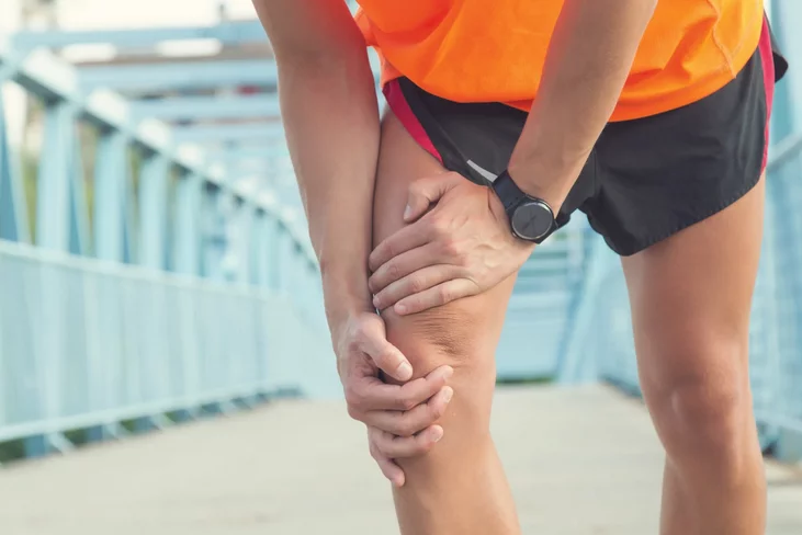 الحرقة في فخذ الرجل اليسرى