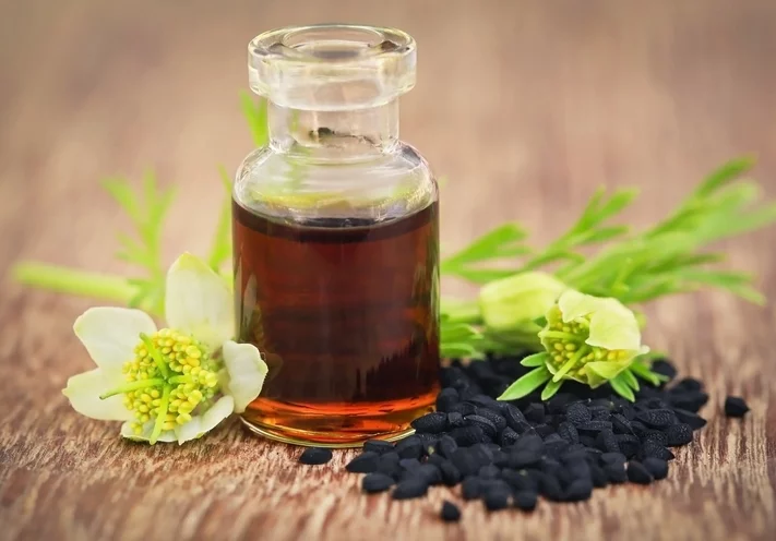كيفية استخدام زيت الحبة السوداء لبشرة الوجه زيت الحبة السوداء لبشرة الوجه