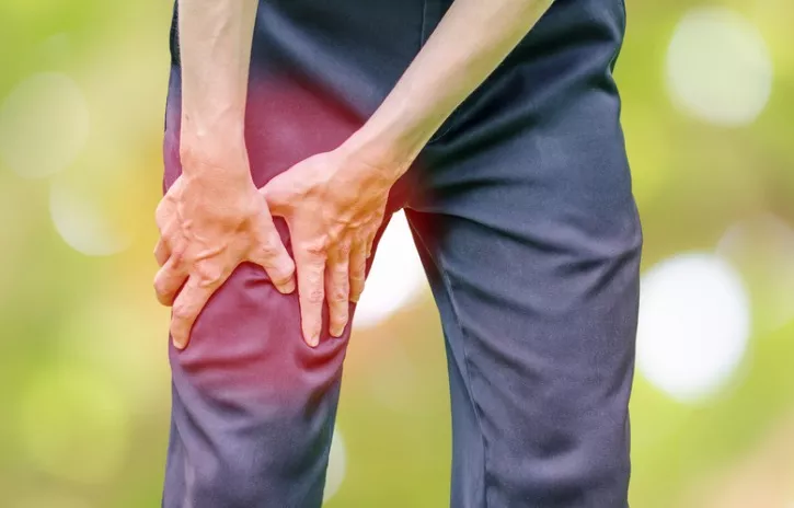 الحرقة في فخذ الرجل اليسرى