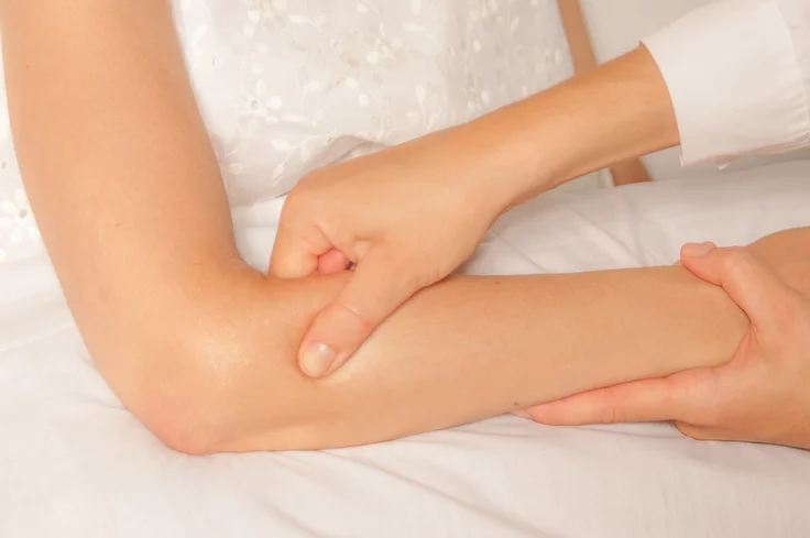 جفاف جلد الكوع والركبة