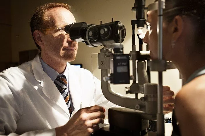 ما هو انفصال الشبكية و أهم أعراضه despreniment de retina1 1 - موقع رموش