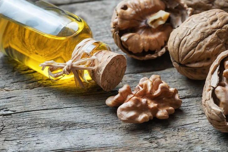 خصائص زيت البندق للبشرة والشعر خصائص زيت البندق