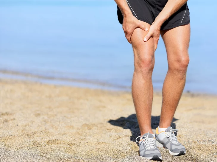 الحرقة في فخذ الرجل اليسرى