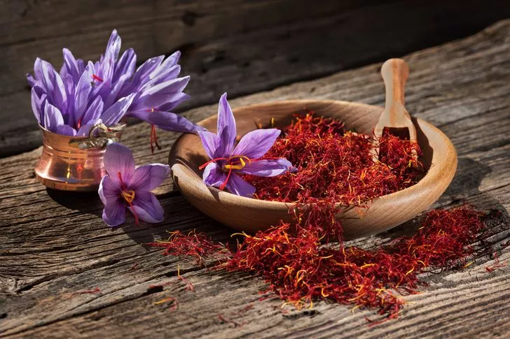 أقنعة الزعفران